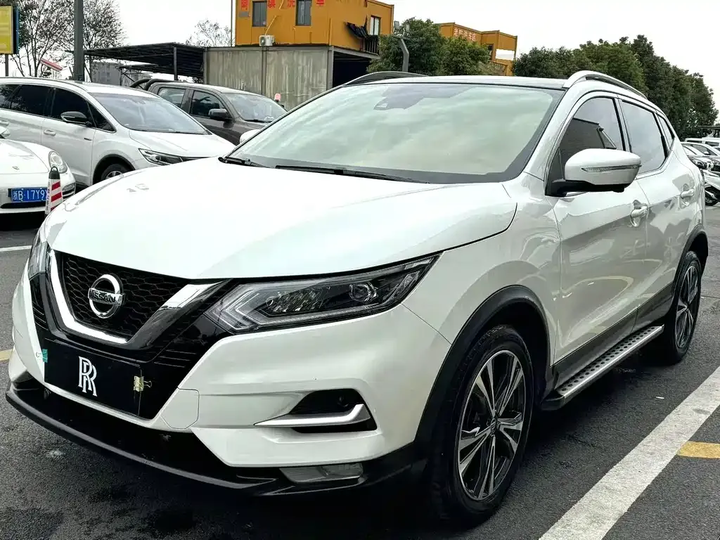 Nissan Qashqai — фото 1