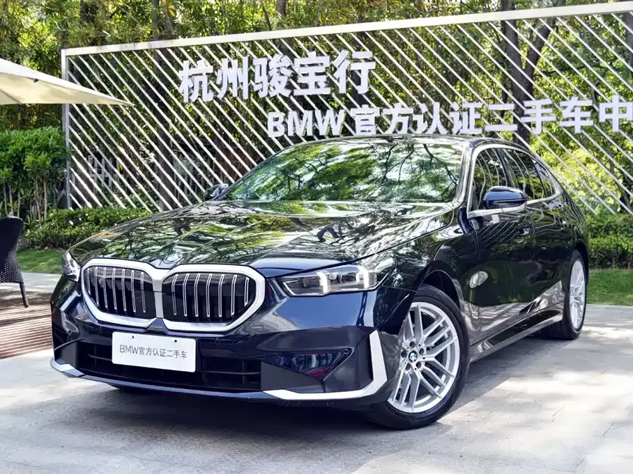 BMW 5 Series — фото 1