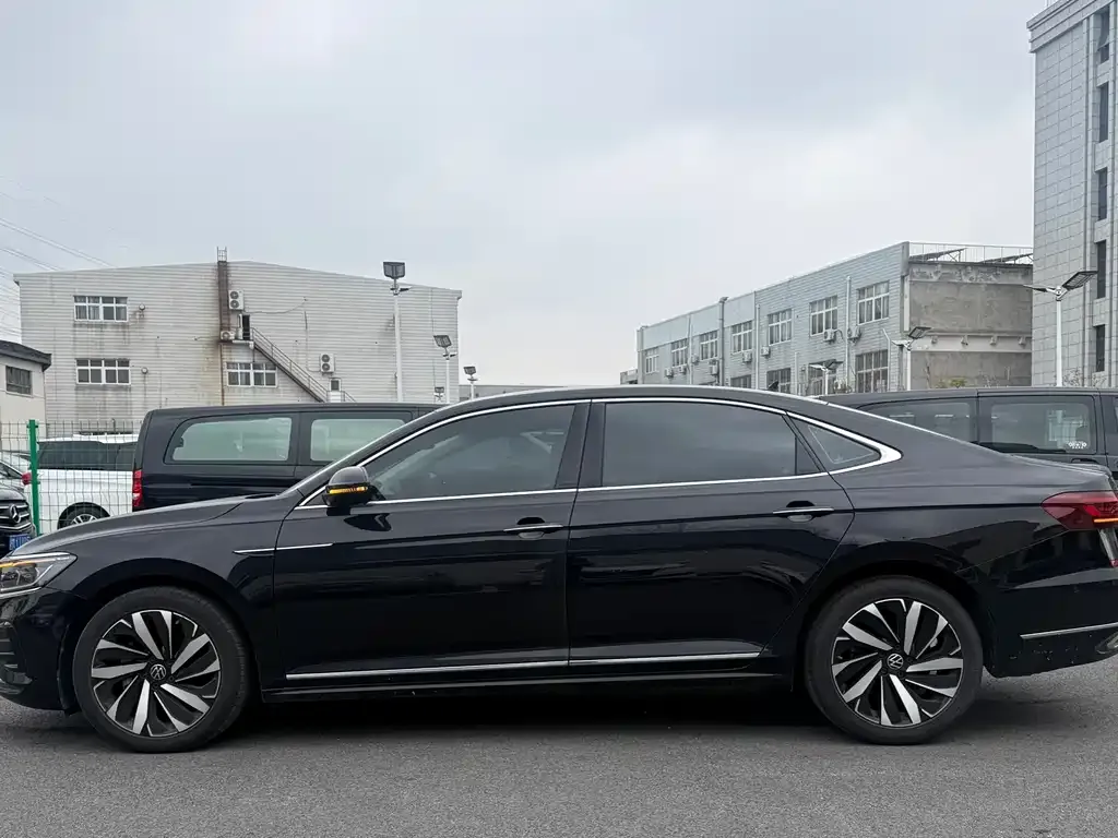Volkswagen Passat — фото 7
