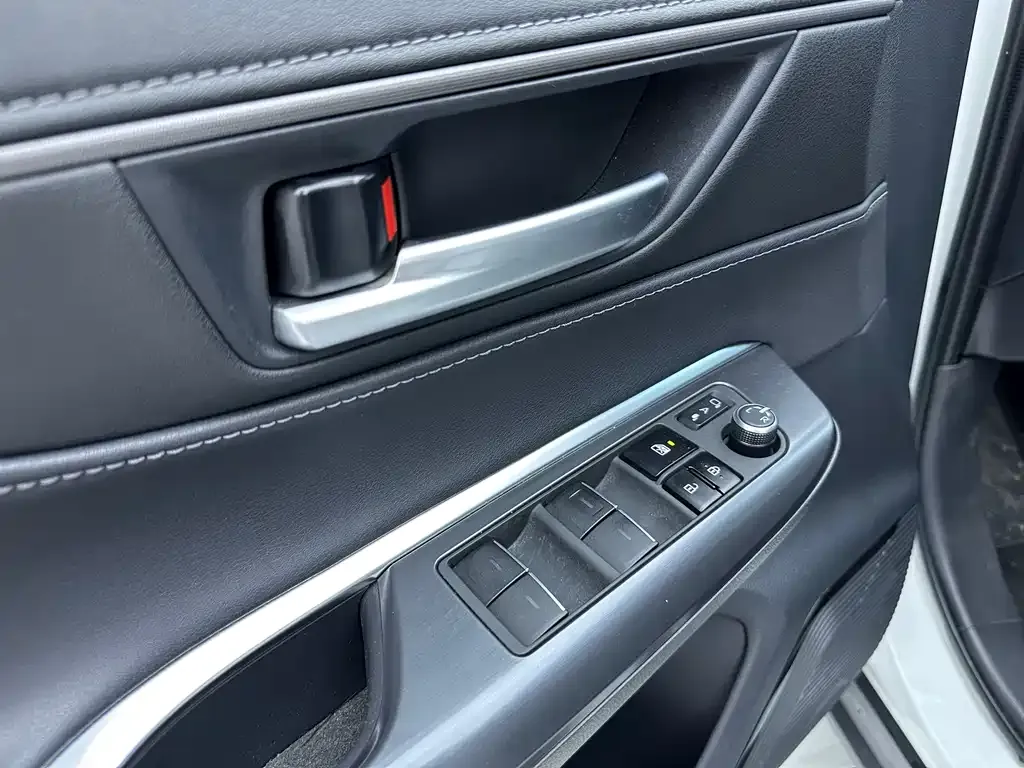 Toyota Venza 2024 из CN, фото 8