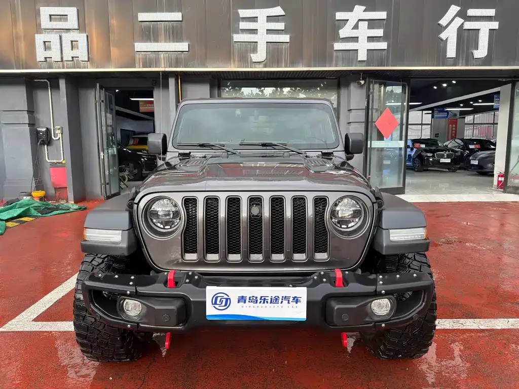 Jeep Wrangler — фото 1