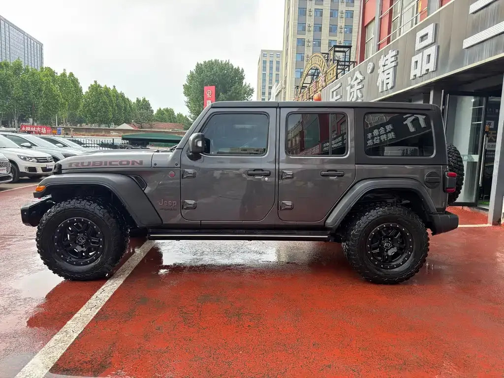 Jeep Wrangler — фото 10