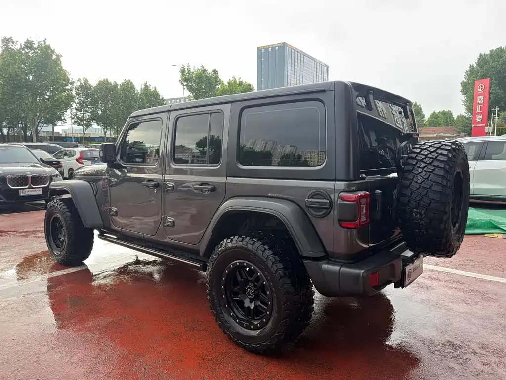 Jeep Wrangler — фото 7