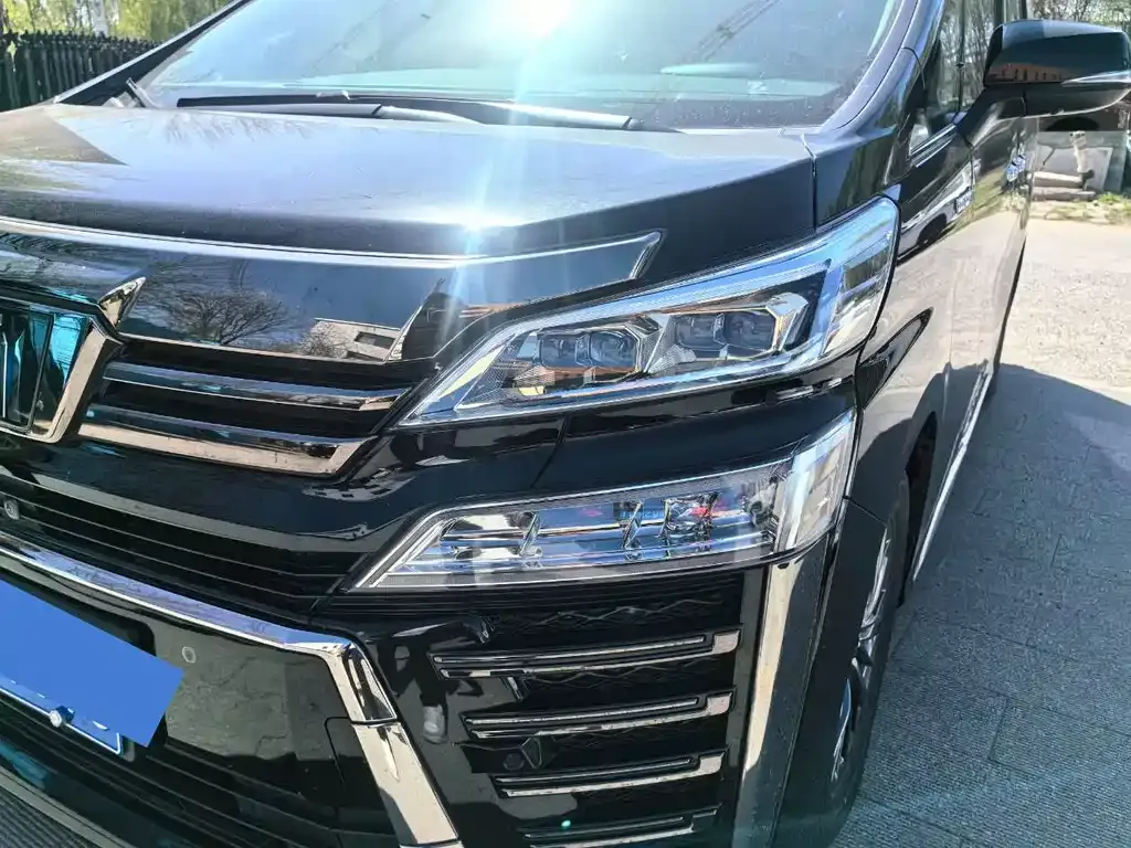 Toyota Vellfire — фото 7