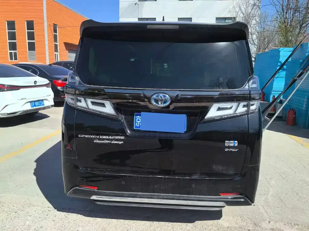 Toyota Vellfire — фото 10