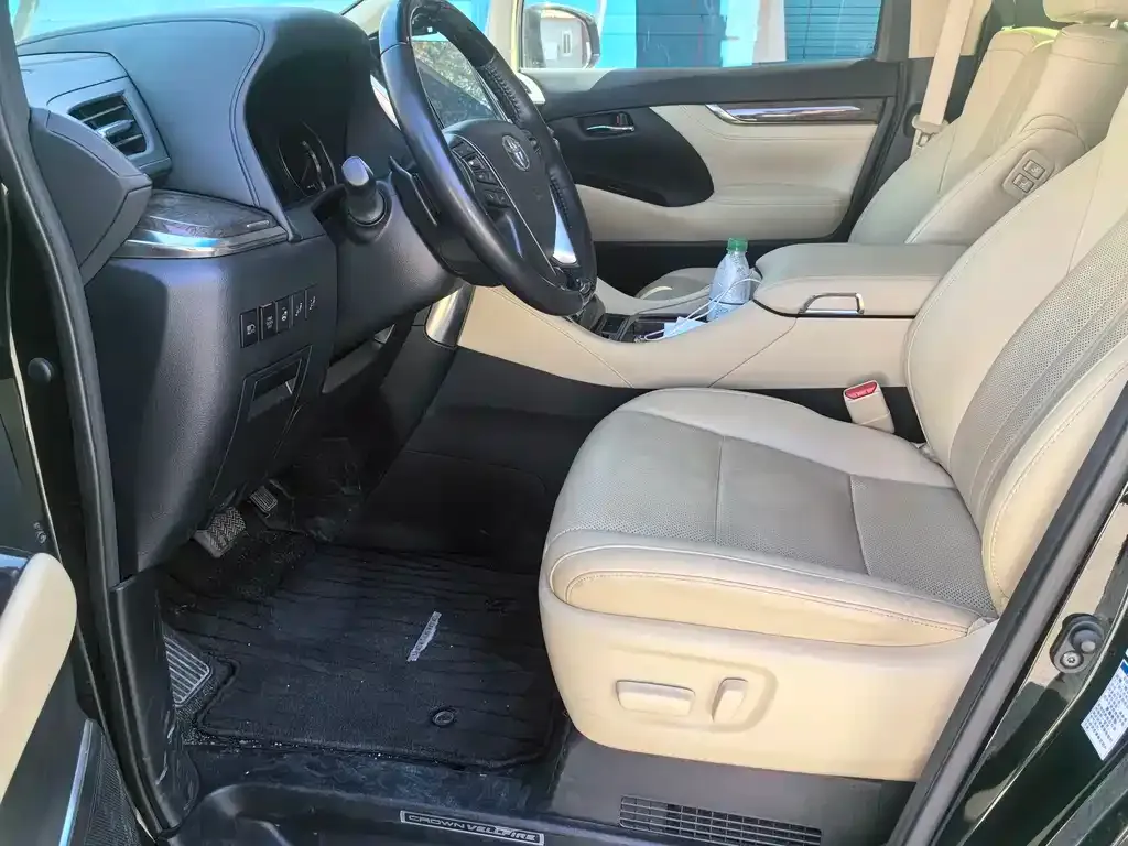 Toyota Vellfire — фото 3