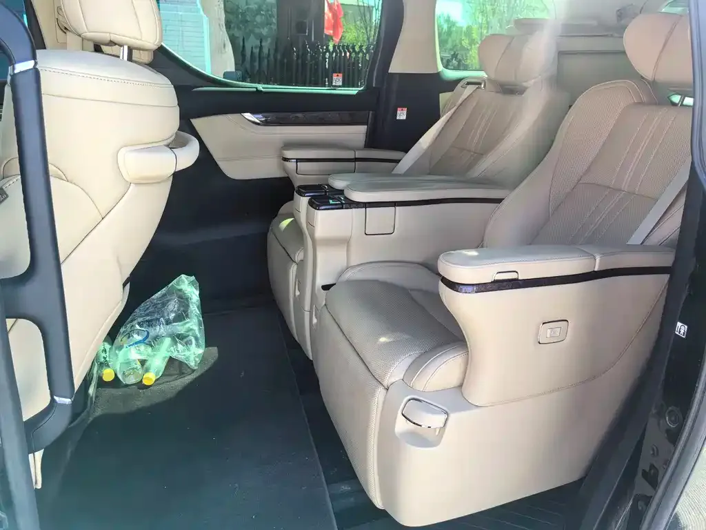 Toyota Vellfire — фото 9