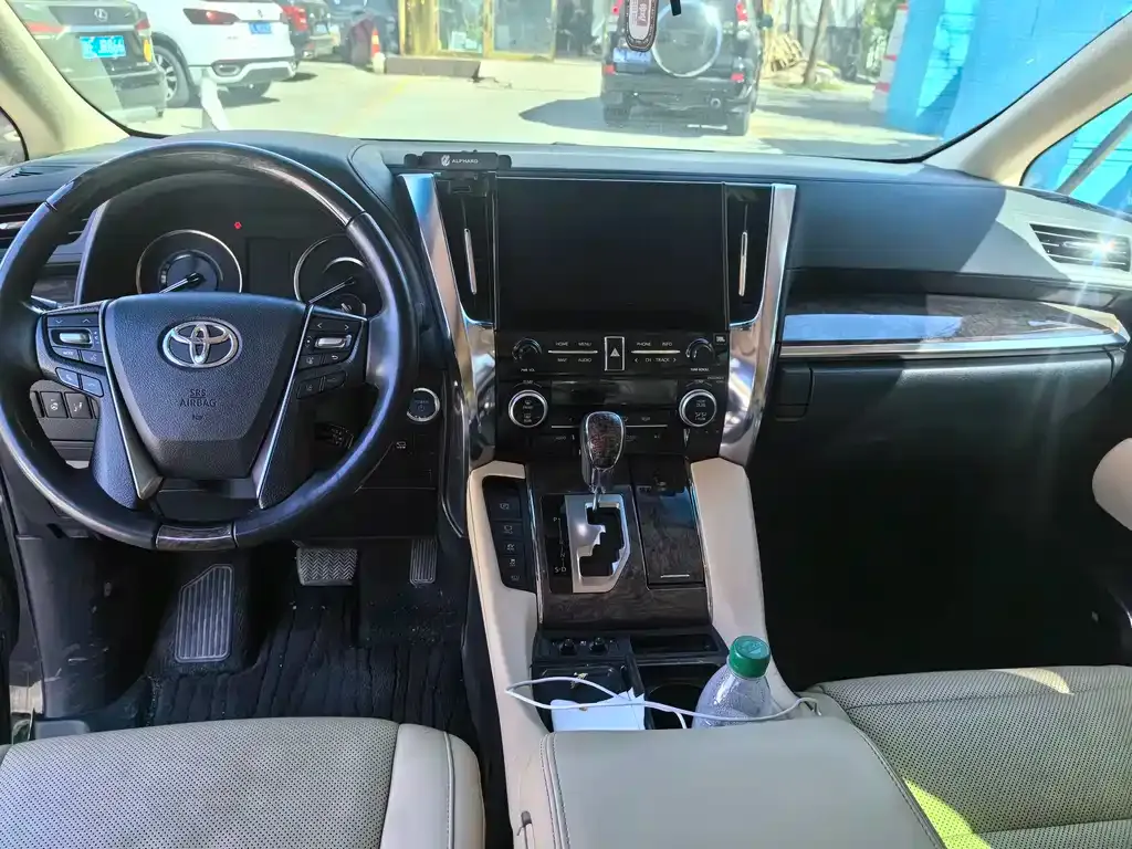 Toyota Vellfire — фото 5