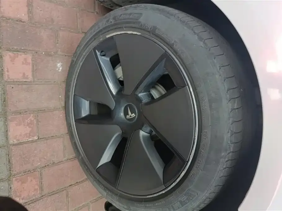 Tesla Model 3 — фото 2