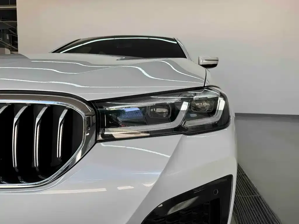 BMW 5 Series — фото 9
