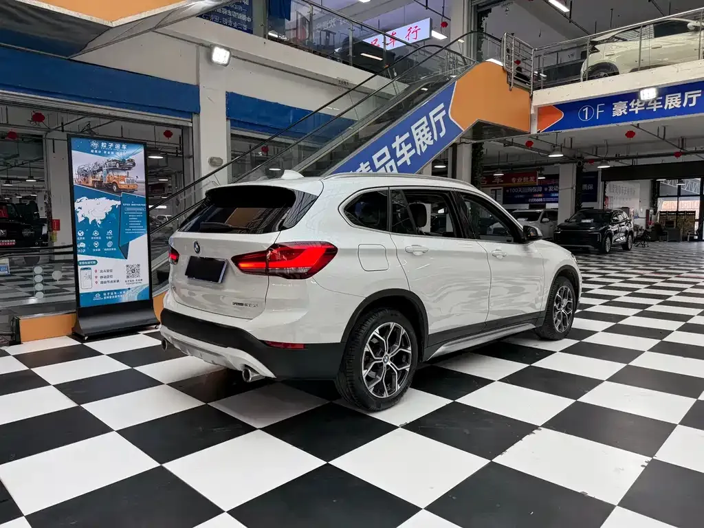 BMW X1 — фото 9
