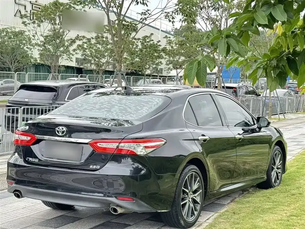 Toyota Camry — фото 9