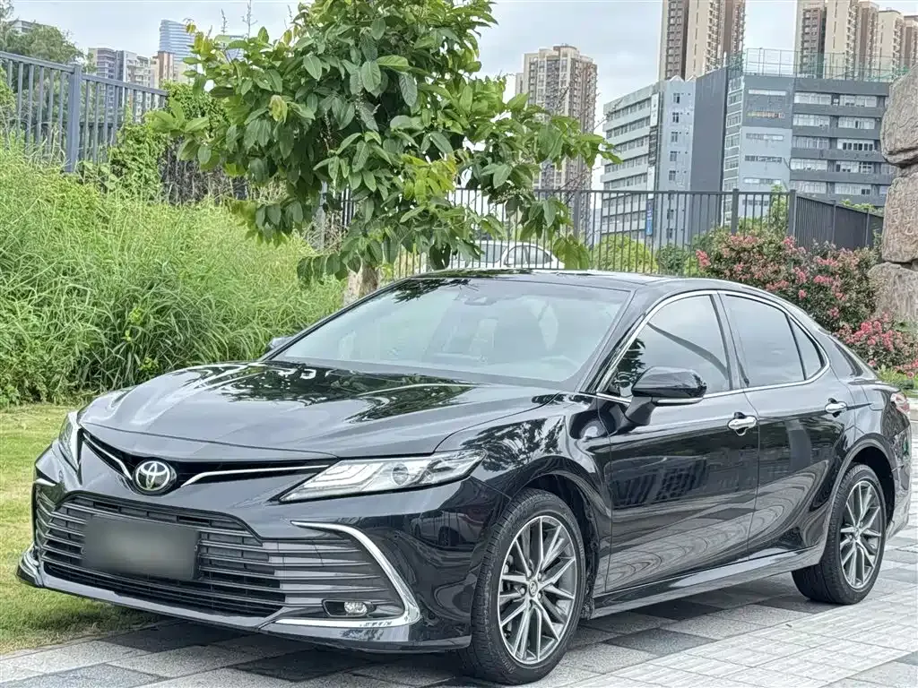 Toyota Camry — фото 5