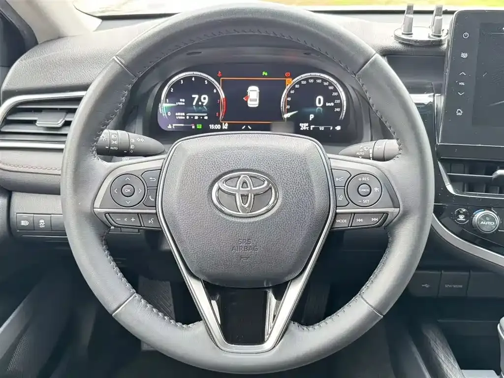 Toyota Camry — фото 3