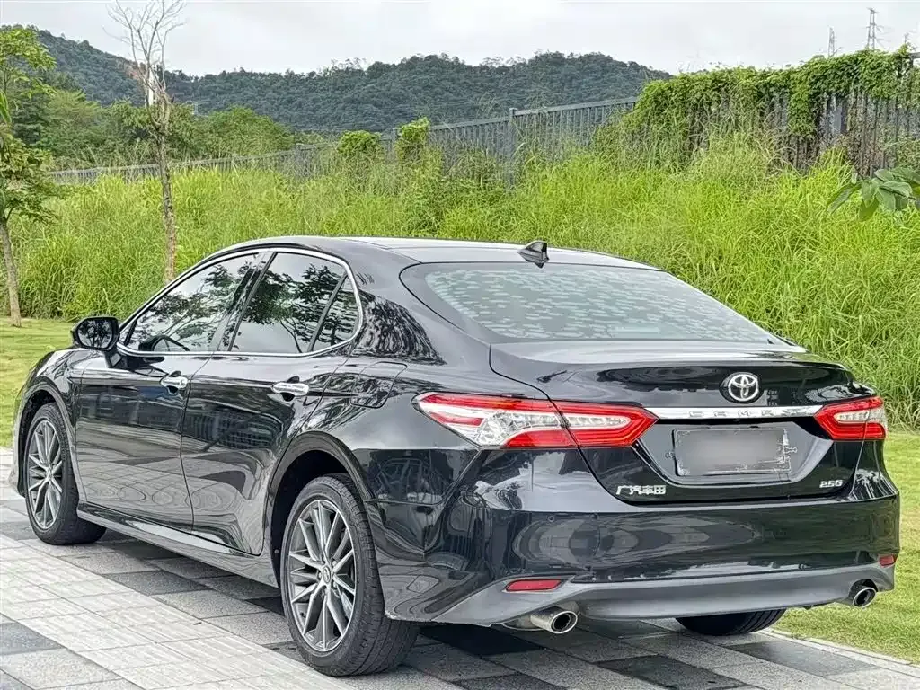 Toyota Camry — фото 10