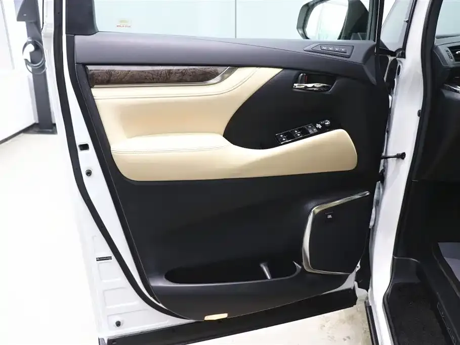 Toyota Vellfire 2021 из CN, фото 3