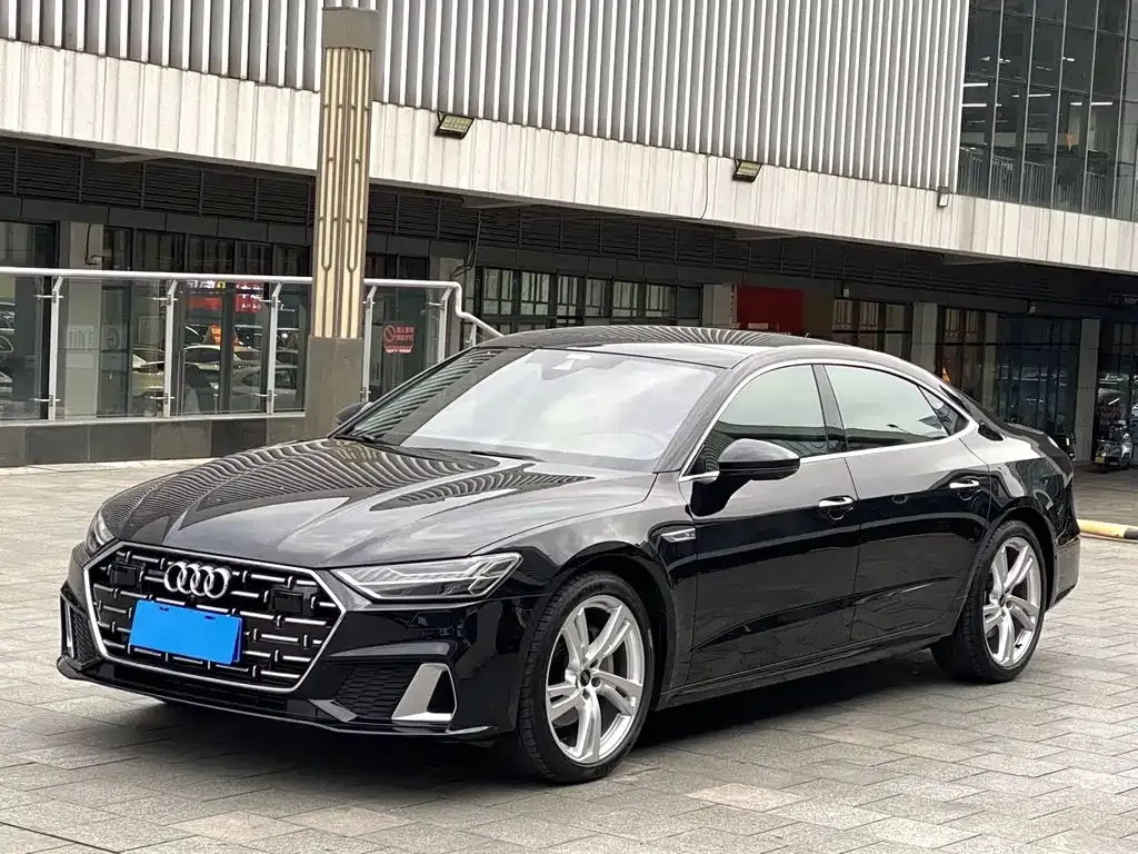 Audi A7L — фото 1