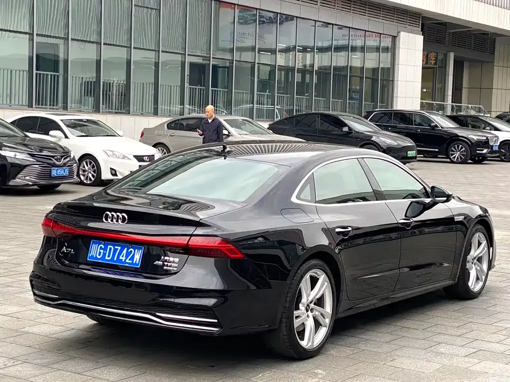 Audi A7L — фото 9
