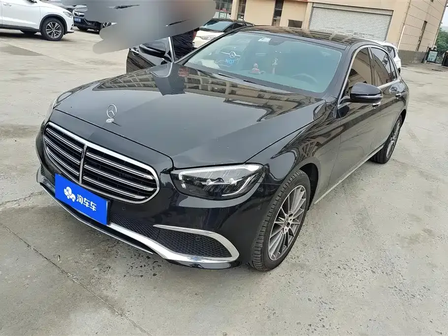 Mercedes-Benz E-Class — фото 1