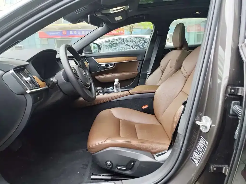 Volvo S90 2024 из CN, фото 2
