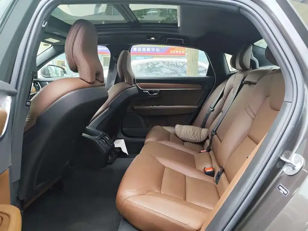 Volvo S90 2024 из CN, фото 4