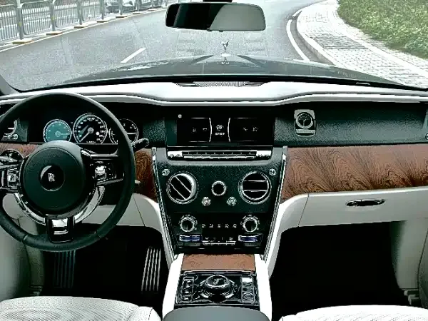 Rolls-Royce Cullinan — фото 2