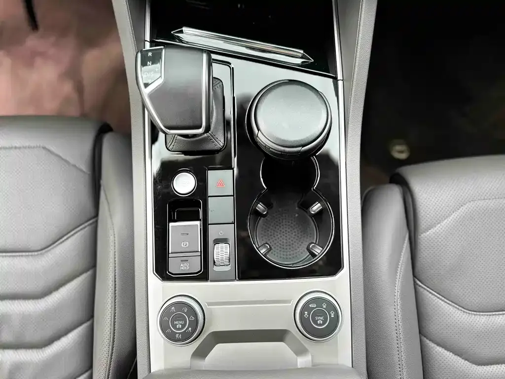 Volkswagen Touareg 2022 из CN, фото 8