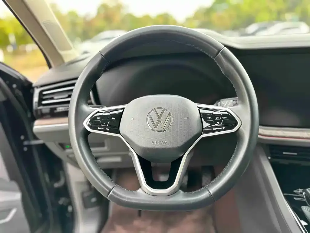 Volkswagen Touareg 2022 из CN, фото 2