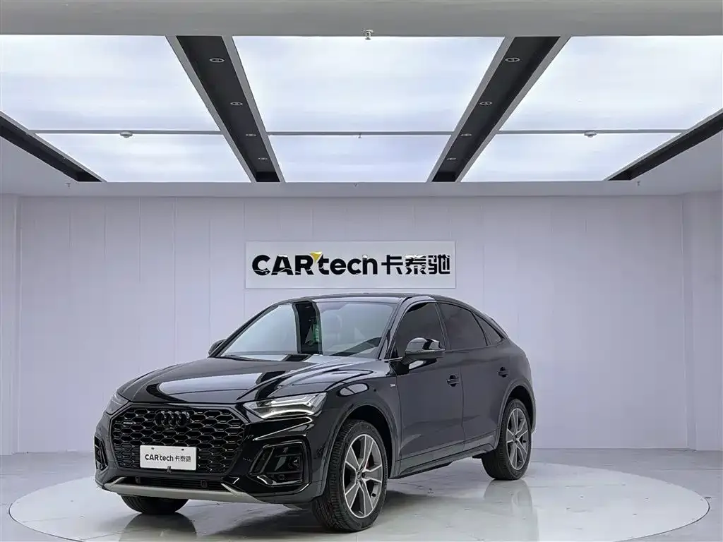 Audi Q5L Sportback — фото 1