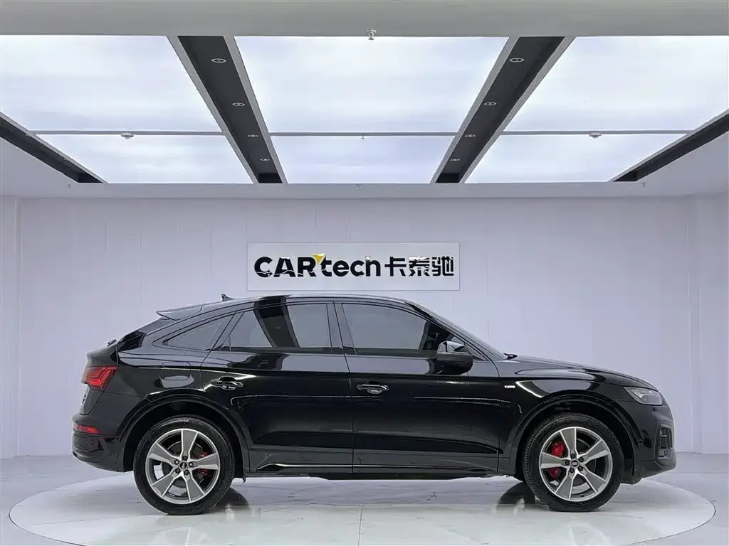 Audi Q5L Sportback — фото 5