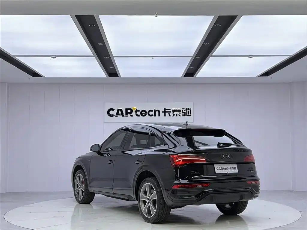 Audi Q5L Sportback — фото 3