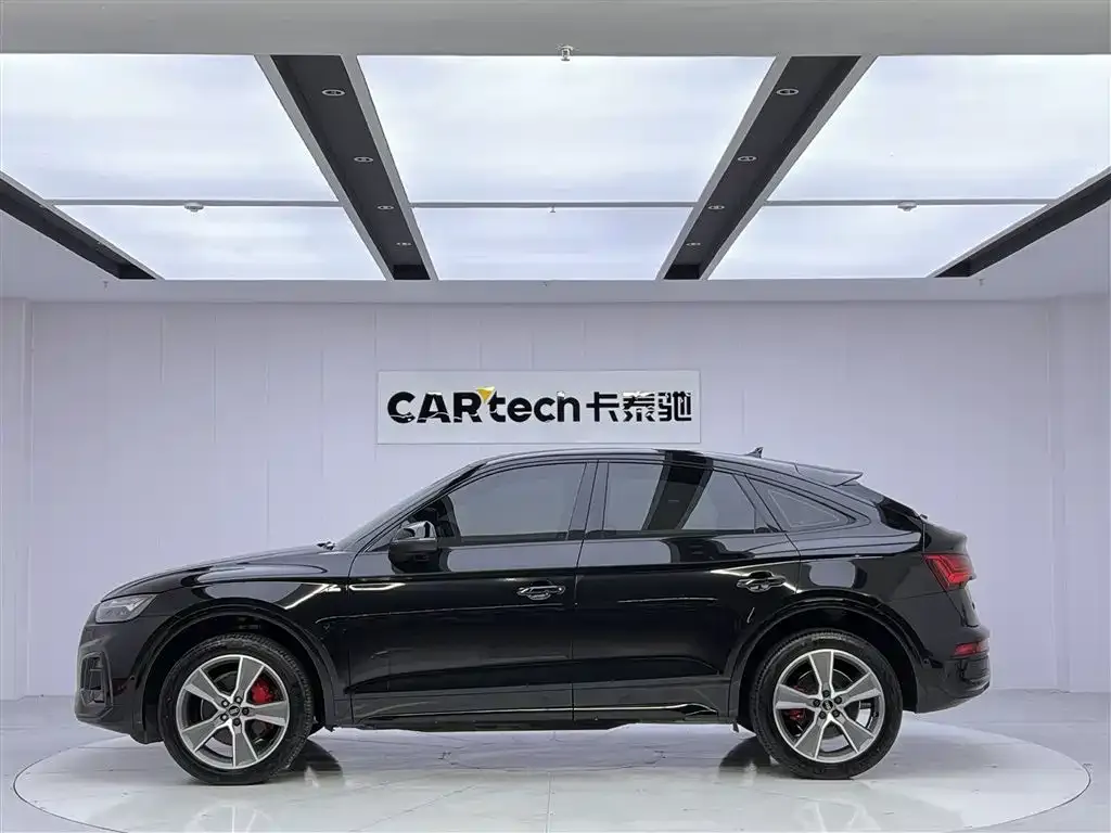 Audi Q5L Sportback — фото 4