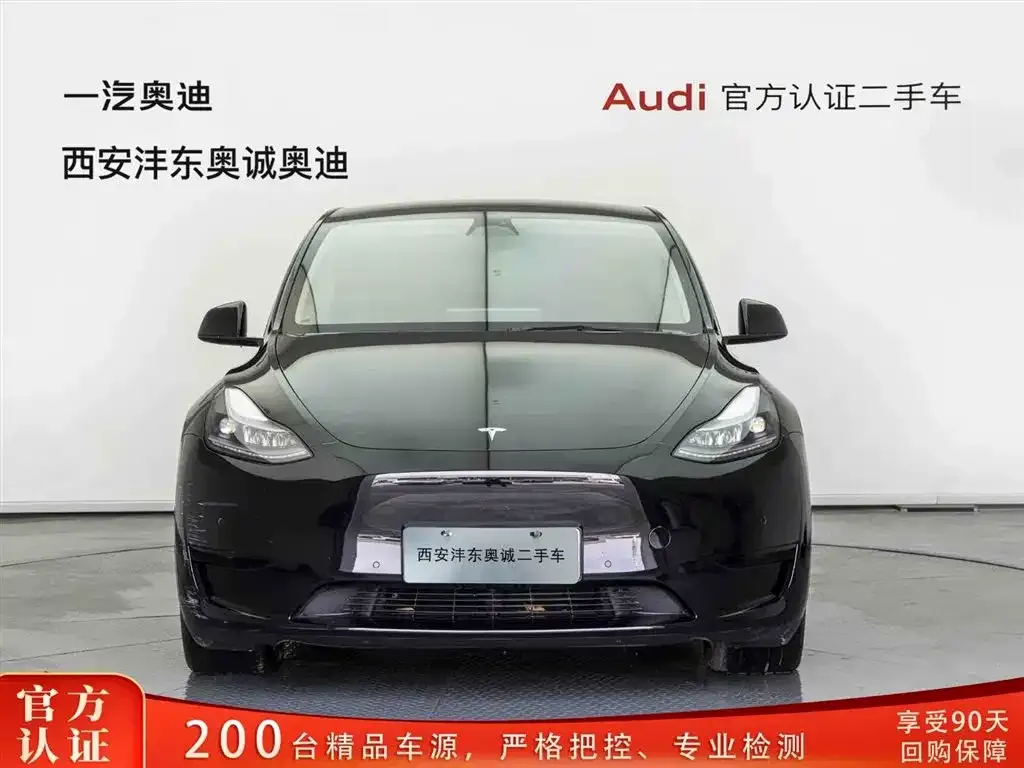 Tesla Model Y — фото 1