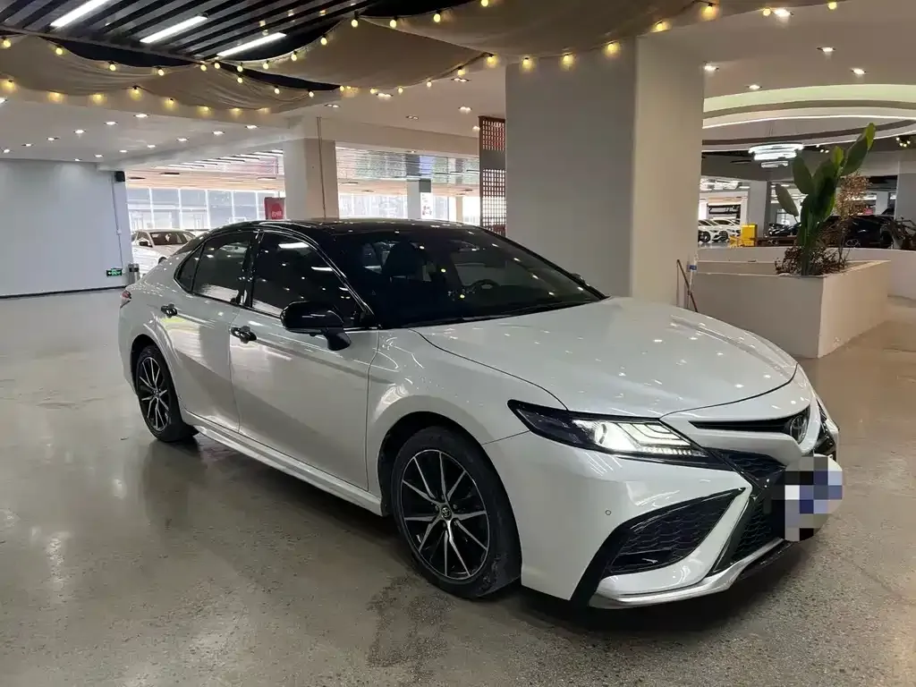 Toyota Camry — фото 6