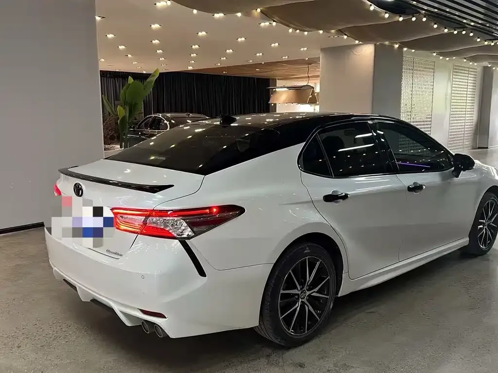 Toyota Camry — фото 4