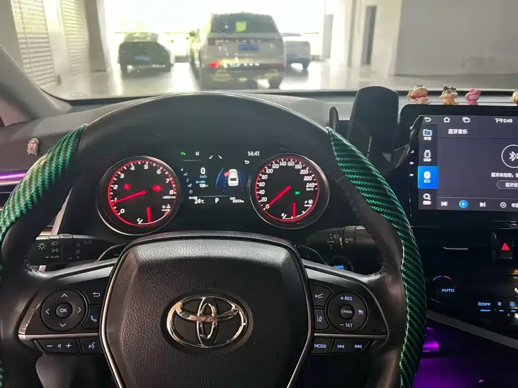 Toyota Camry — фото 8