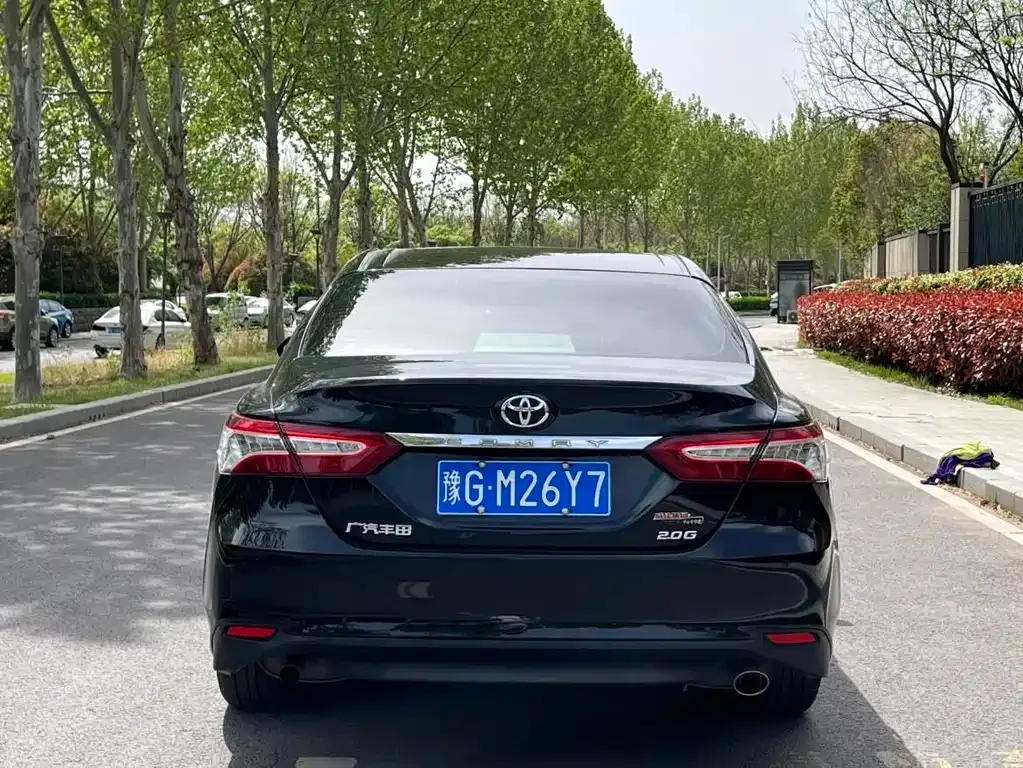 Toyota Camry — фото 7