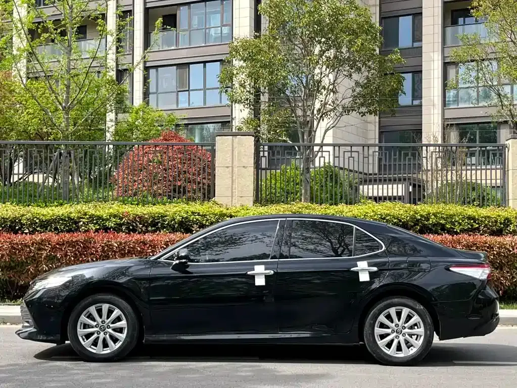 Toyota Camry — фото 9