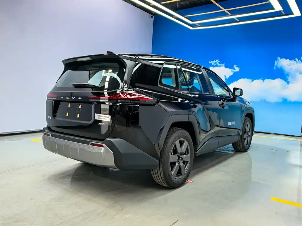 Toyota RAV4 — фото 10