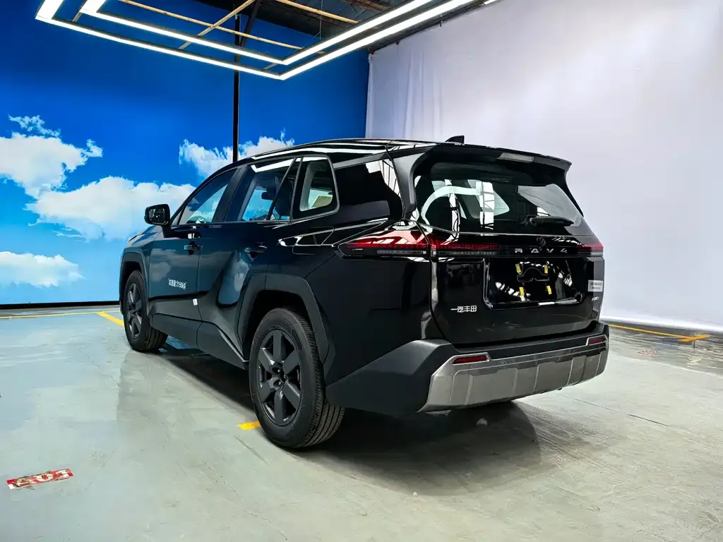 Toyota RAV4 — фото 8