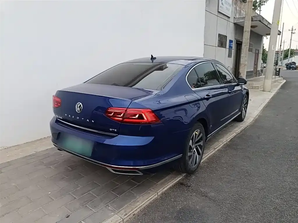 Volkswagen Magotan GTE PHEV 2021 из CN, фото 6
