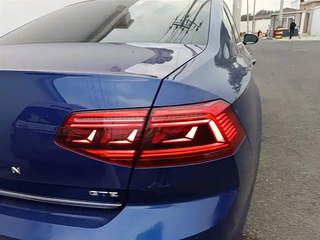 Volkswagen Magotan GTE PHEV 2021 из CN, фото 2