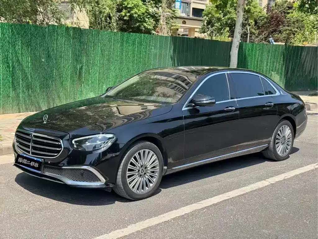 Mercedes-Benz E-Class — фото 1