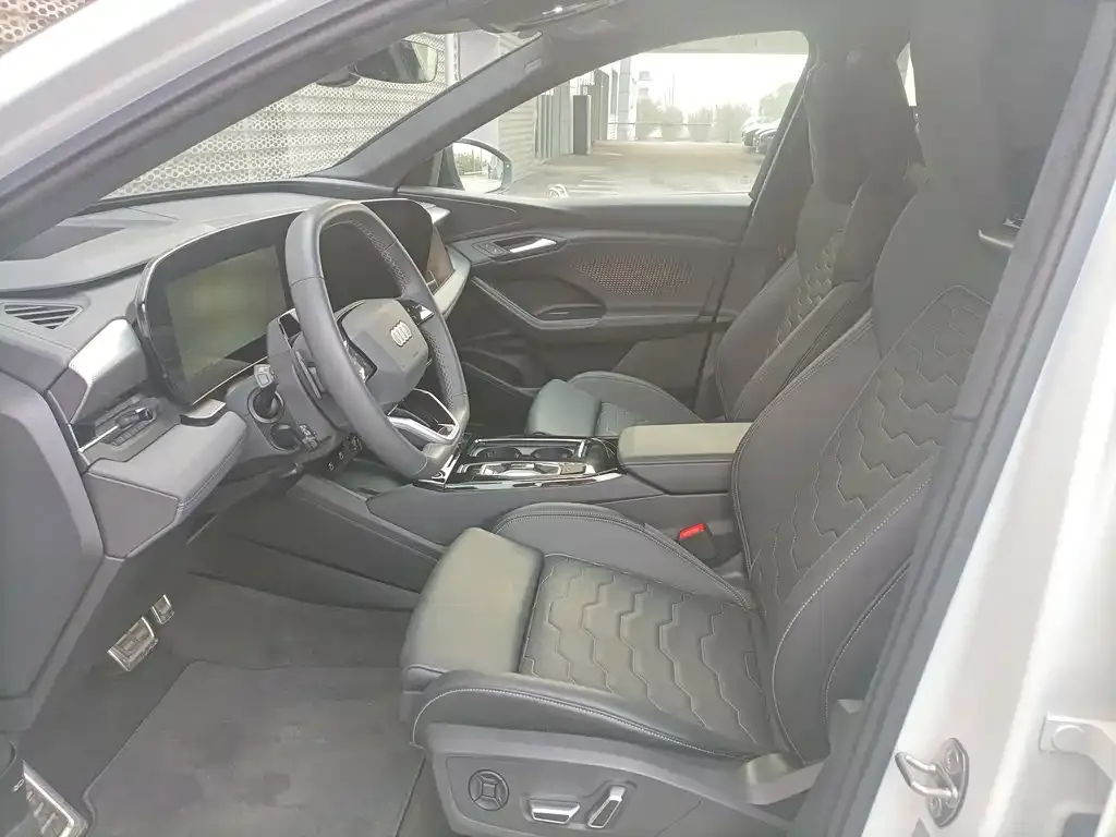 Audi Q6L e-tron — фото 2