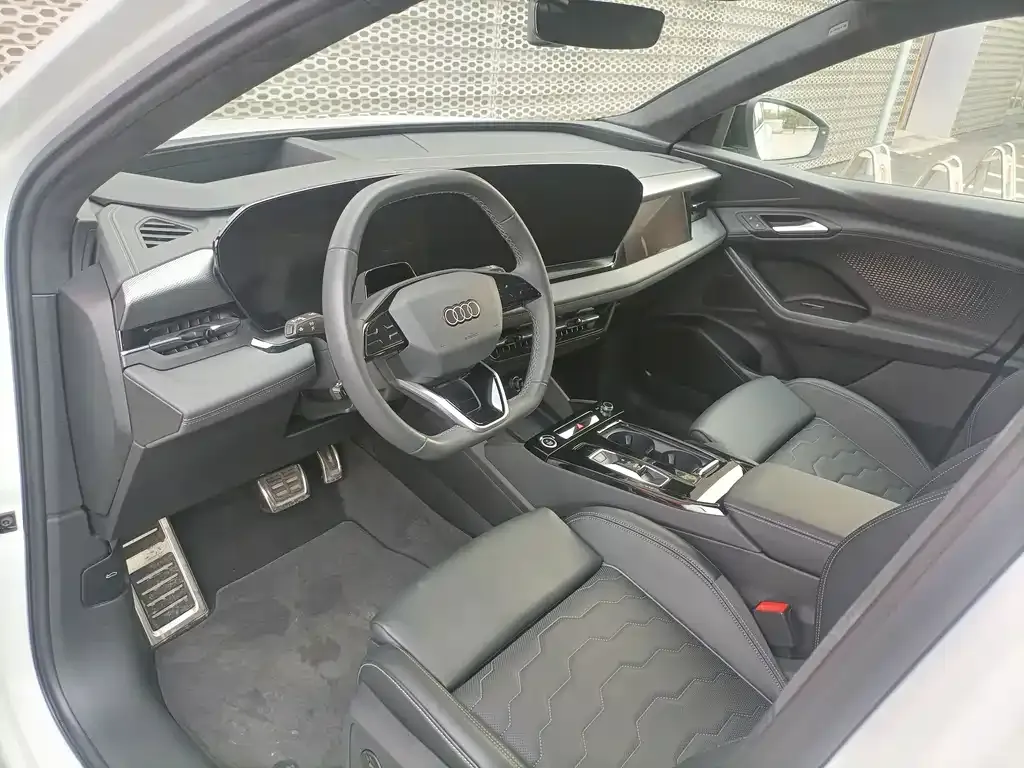 Audi Q6L e-tron — фото 6