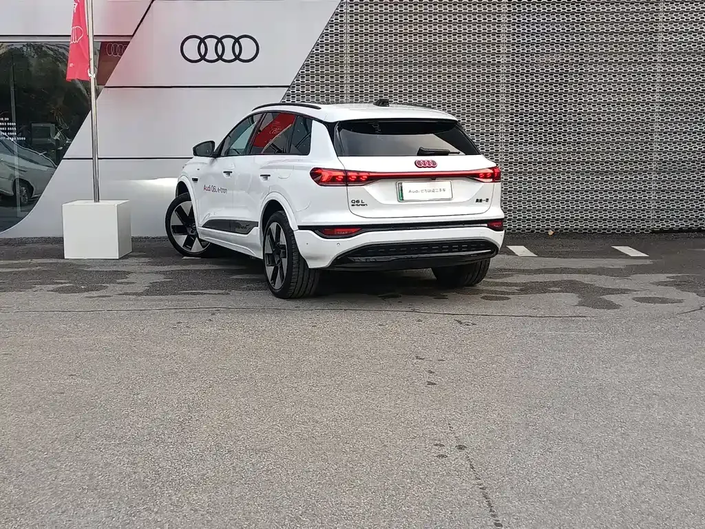 Audi Q6L e-tron — фото 10