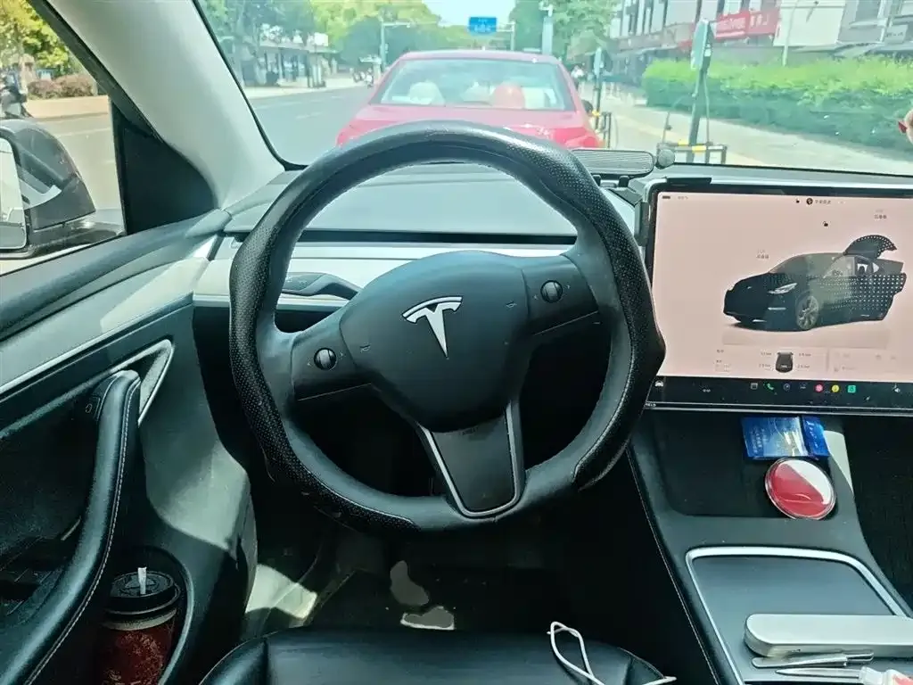Tesla Model Y — фото 8