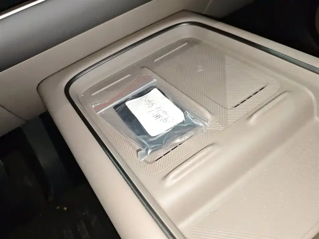 Li Auto i6 — фото 7