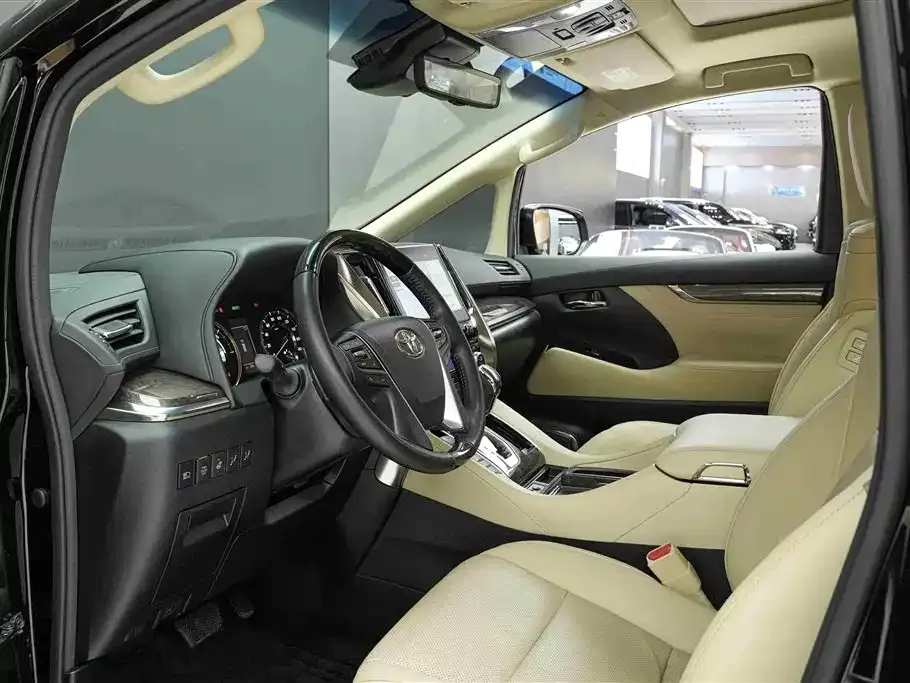 Toyota Alphard — фото 4