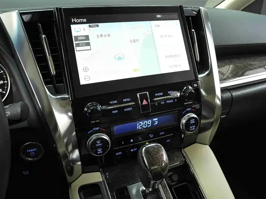 Toyota Alphard — фото 9